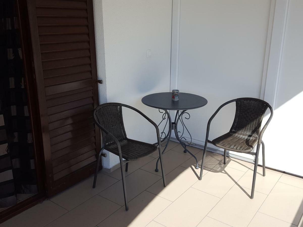 Apartments Merion Starigrad Exterior photo