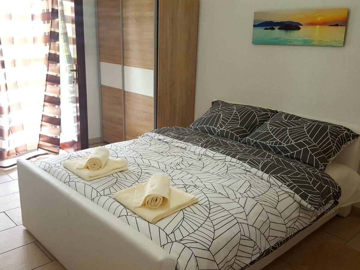 Apartments Merion Starigrad Exterior photo
